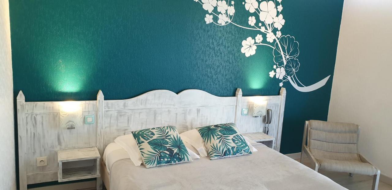 Hotel Les Jardins Du Forez 3*